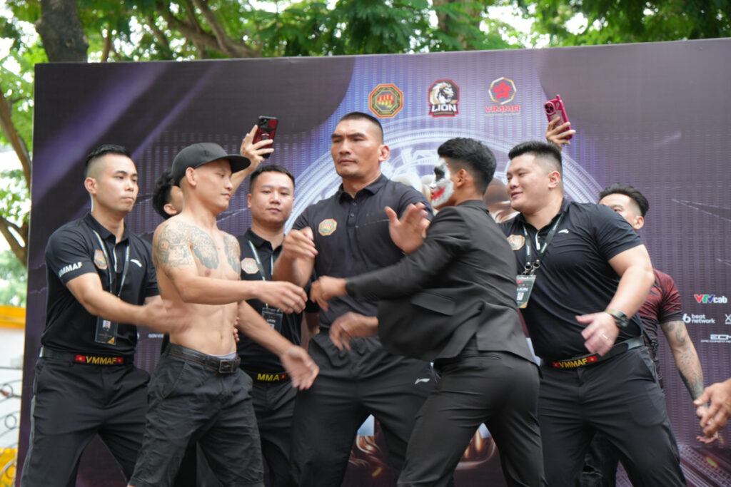 Danh Quoc Turns Into “Joker” Again to Provoke Hop Hai Ahead of LION Championship 26